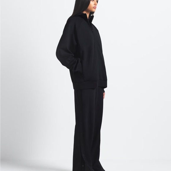 NikeSKIMS Matte Tricot
Women's Oversized Full-Zip Track Jacket - Picture 7 of 12